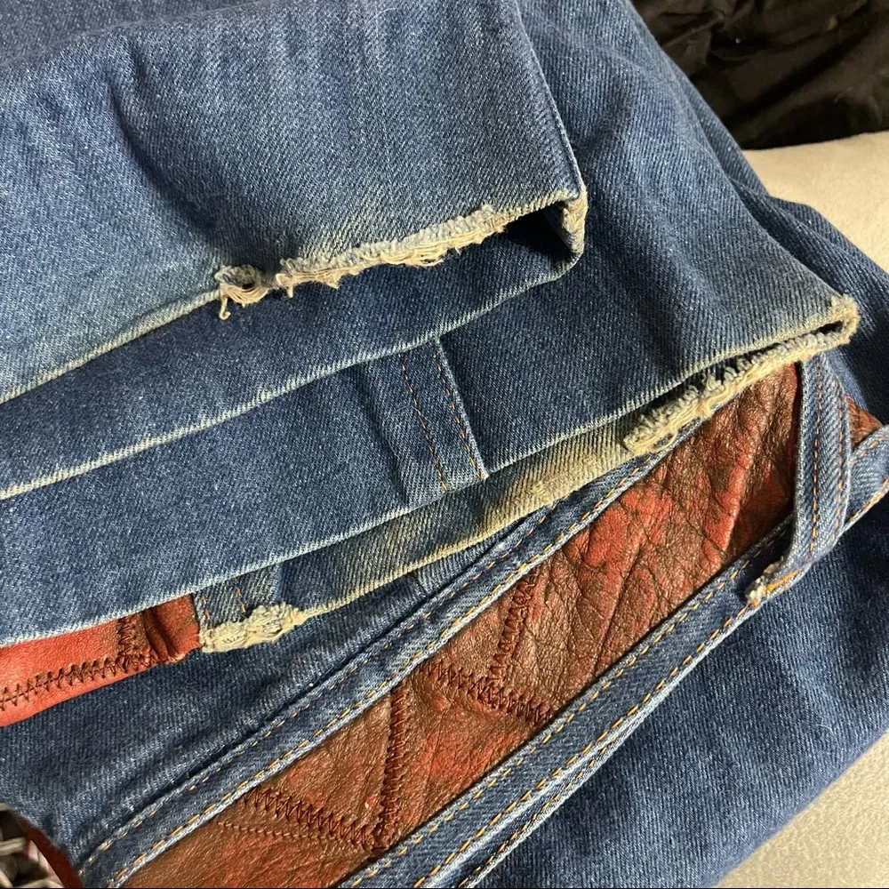 RARE VTG 1970’s OUI Wide Leg Leather
Patchwork Panel Bell Bottom Jeans 34/14 - Picture 8 of 9